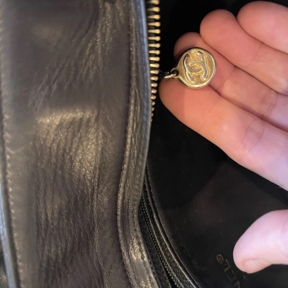 Vintage CHANEL Black Quilted Lambskin Shoulder Bag –  1980s .Authenticated. - Picture 6 of 6